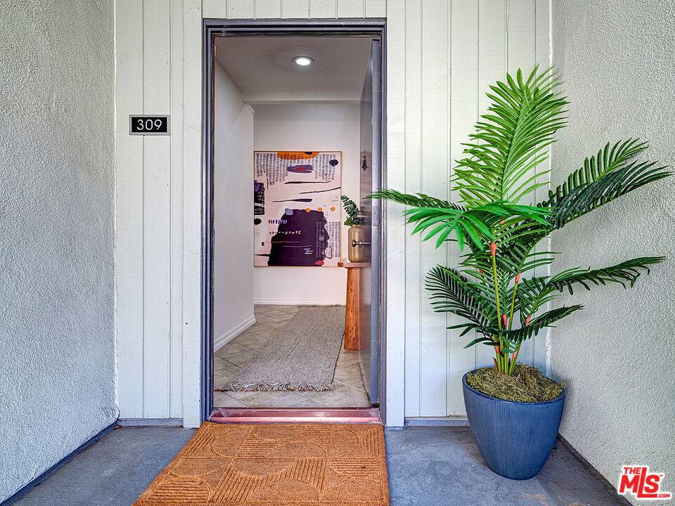 1887   Greenfield Ave 2BR Beverlywood La