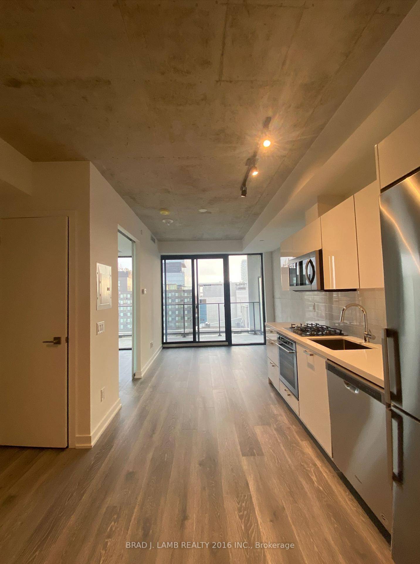 Welcome to East 55 Condos one of the most sought after boutique buildings in the heart of King East !