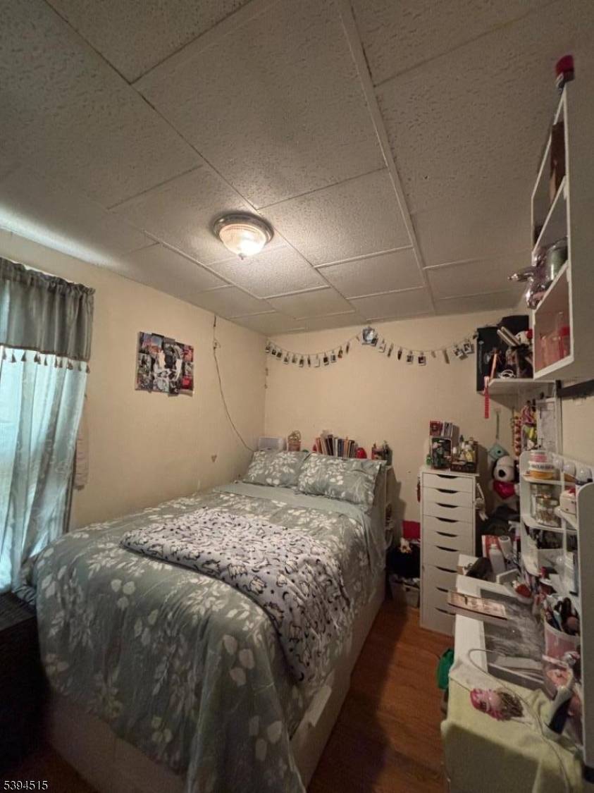 Two family home perfectly situated in the heart of Newark ?