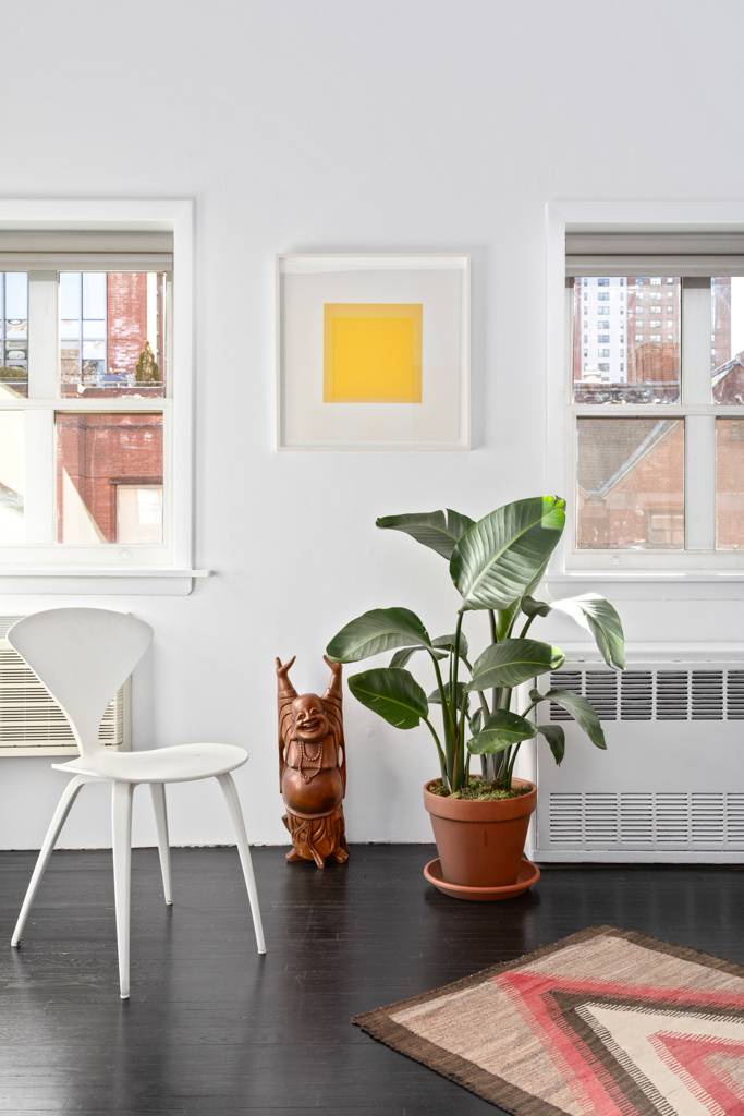 West Chelsea One Bedroom Loft As seen in The New York Times Located on one of the Top Ten Rated Townhouse Blocks in Manhattan, this luminous, south facing, top floor ...