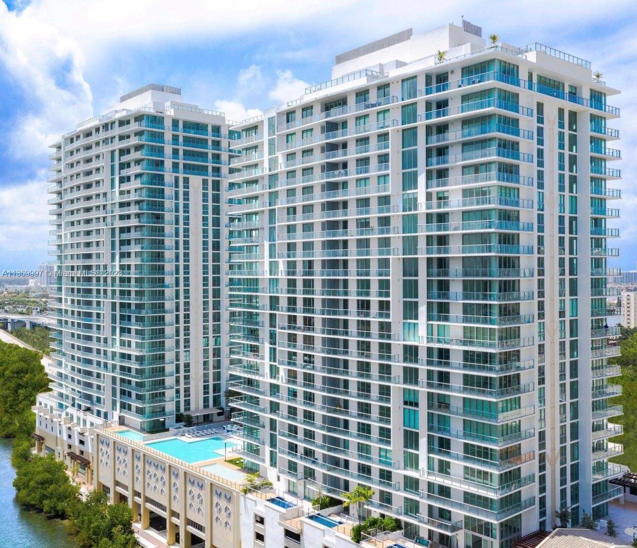 LUXURY APT ON THE BAY AT SUNNY ISLES BEACH, 3BED.