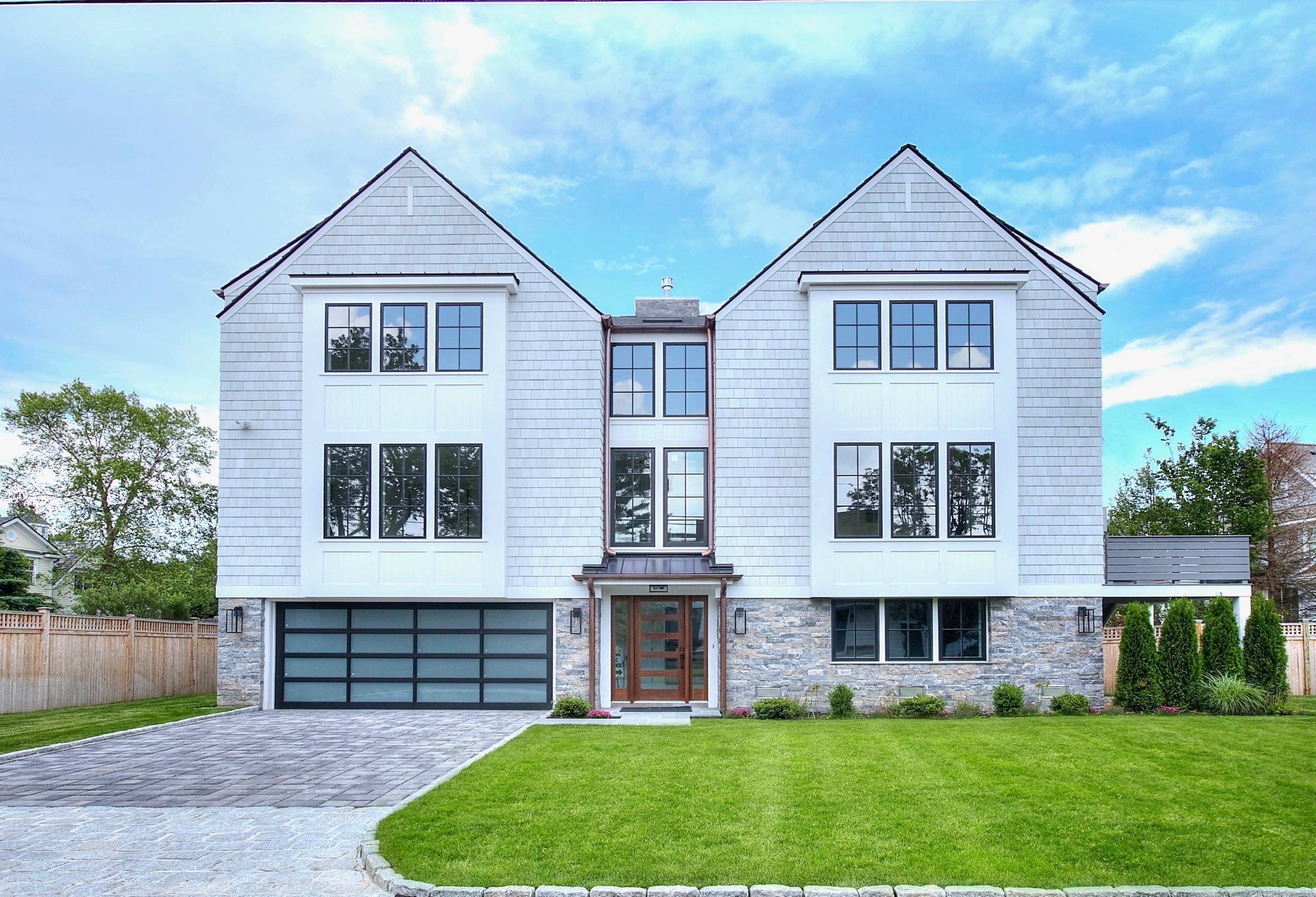 Compo Beach living ! 2 short blocks from beach on private road !