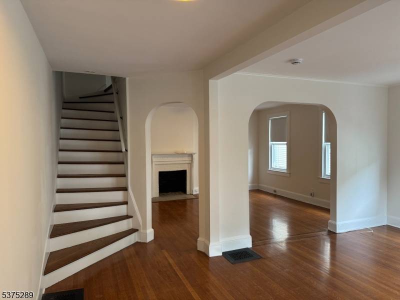 Beautifully Renovated 4 Bedroom Rental Spacious Stylish !