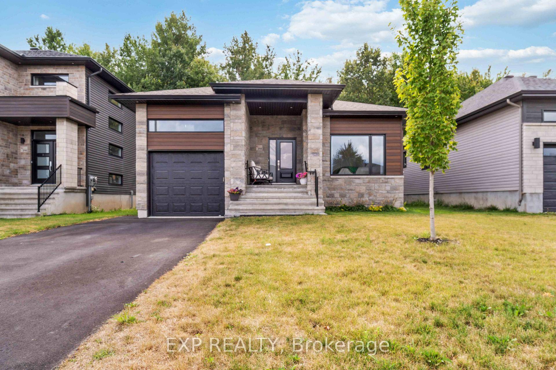 Welcome to this meticulously maintained bungalow by Joroma Construction, located in the coveted Domaine de la Rivie re Nation community in Casselman.
