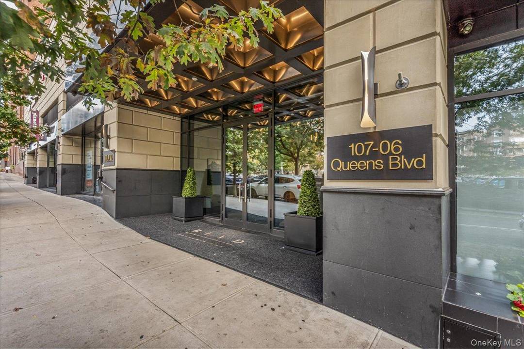 Welcome to Boulevard Condominium Forest Hills Premier Full Service Residence.