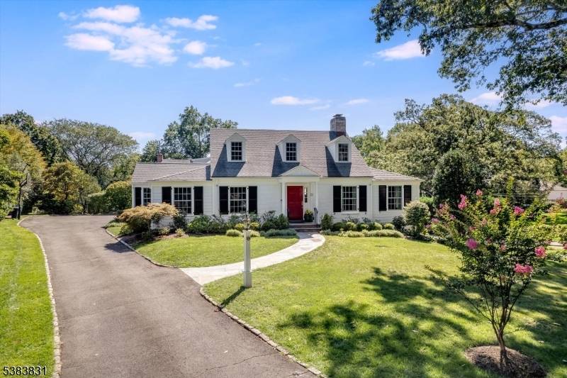 Quintessential Short Hills LivingThis stunning five bedroom, 3.