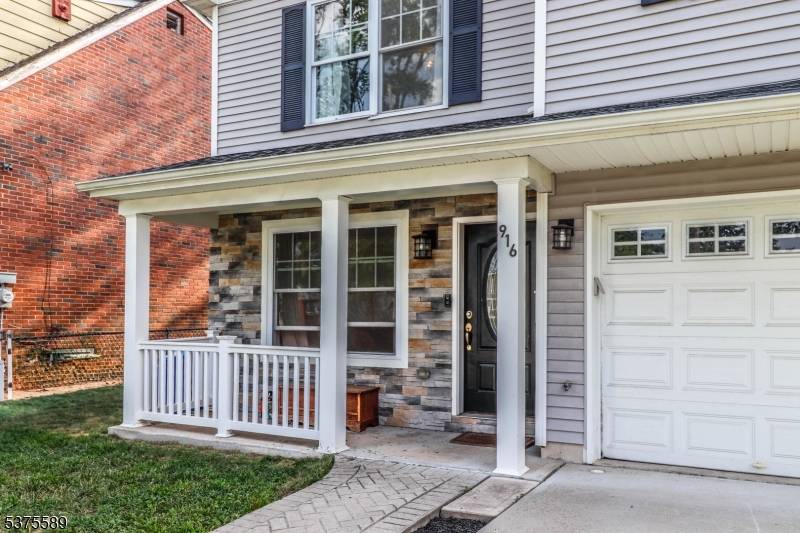 8 yrs young energy efficient home features 3 spacious bedrooms and 2.