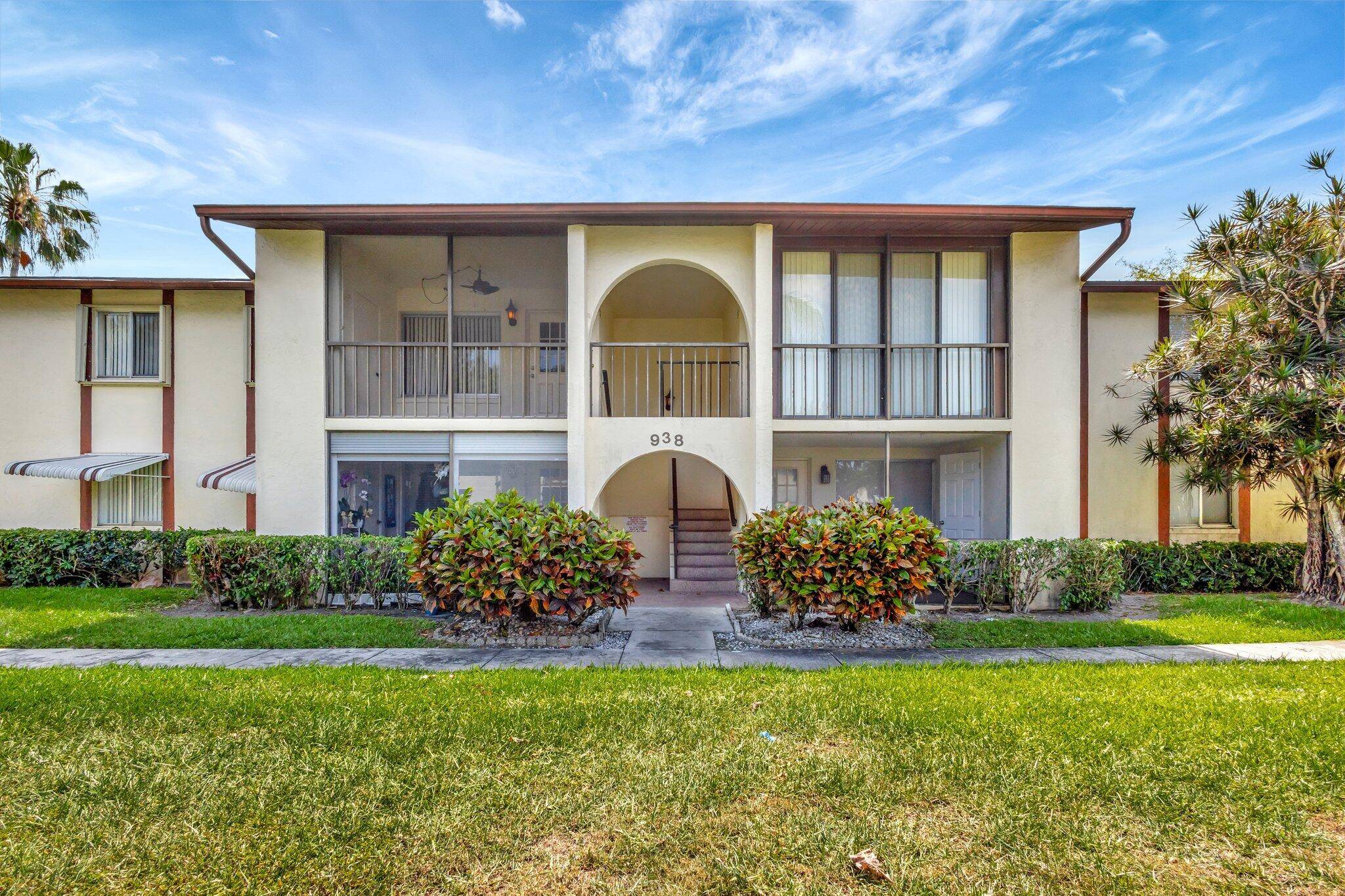 Welcome to your new home in sunny West Palm Beach !