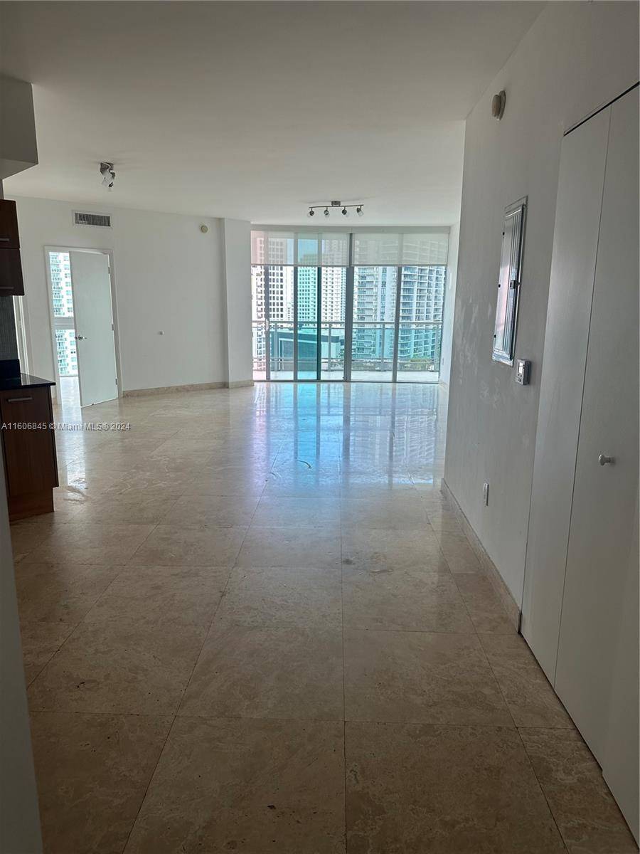 location ! ! Experience urban living at its finest at Wind with breathtaking river, city, and pool views from every room.