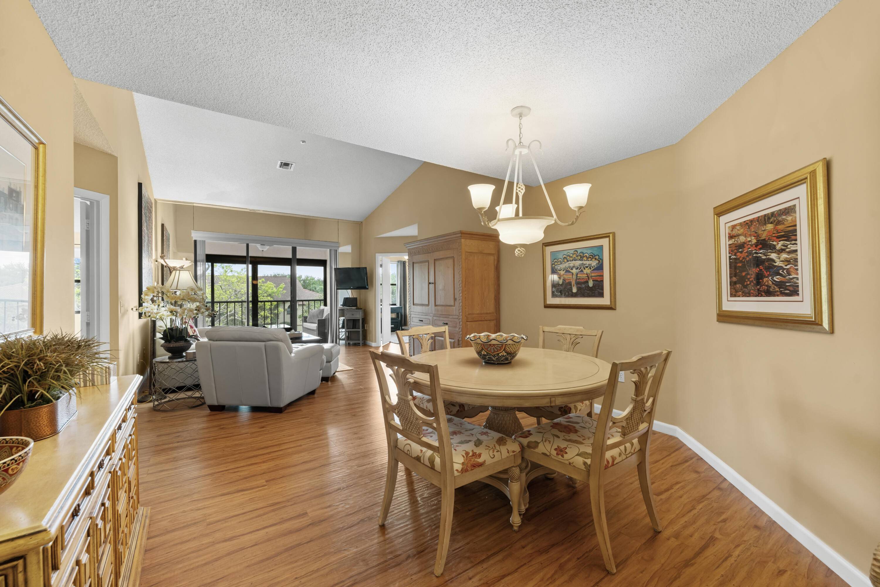 Beautifully renovated 3 bedroom Penthouse condo located in the prestigious Platina Community.
