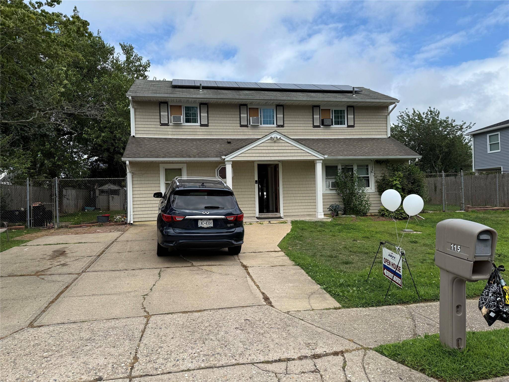 Welcome to 115 Branch Avenue, a charming home located in the heart of Central Islip !