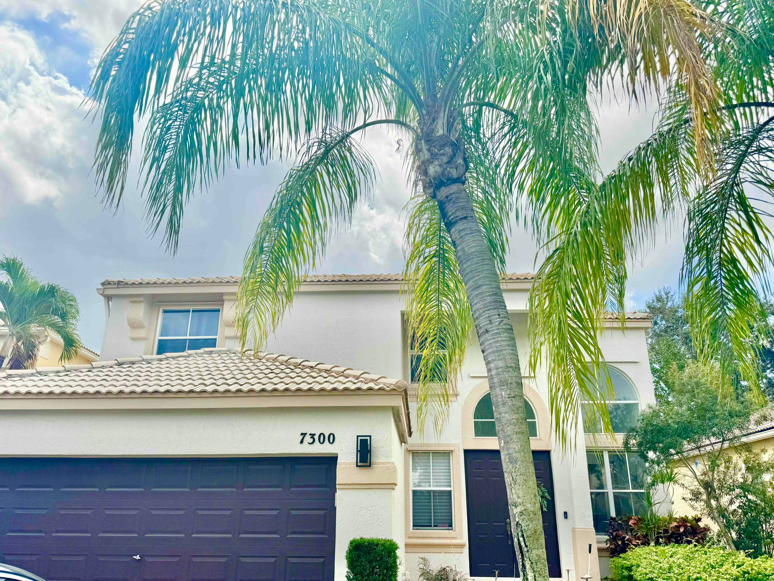 Spacious 5BD 3BA home in sought after Smith Farm !
