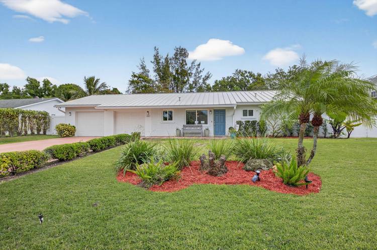 Owner is Motivated CERTIFIED APPRAISAL APRIL 2026, 850, 000 Nestled on a quiet street in the highly sought after community of Paradise Palms.