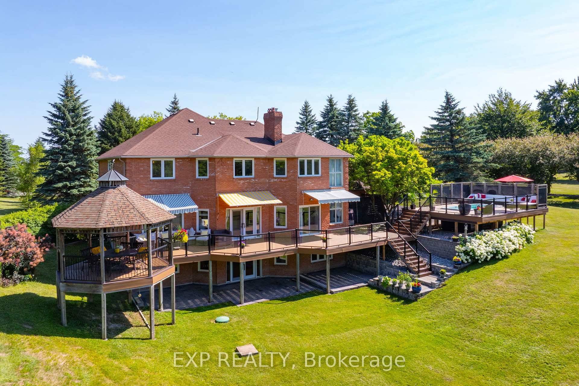 A Refined Country Estate Of Space, Sophistication amp ; Scenic Beauty.
