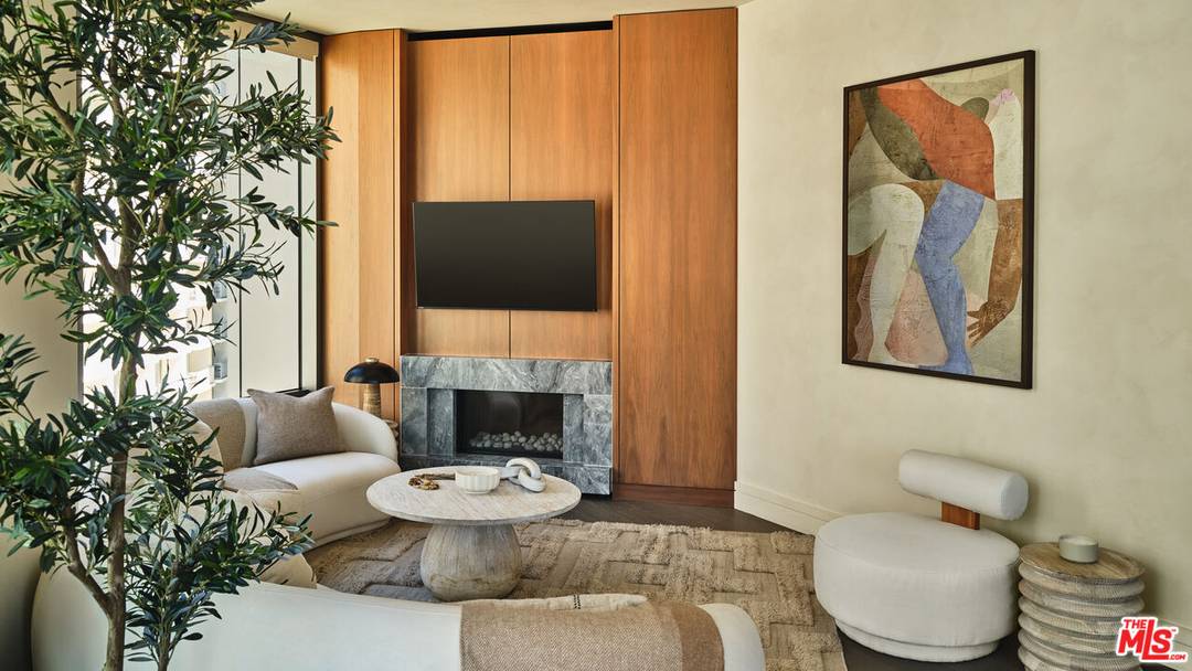 211  W Elm Ct 2BR Beverlywood La