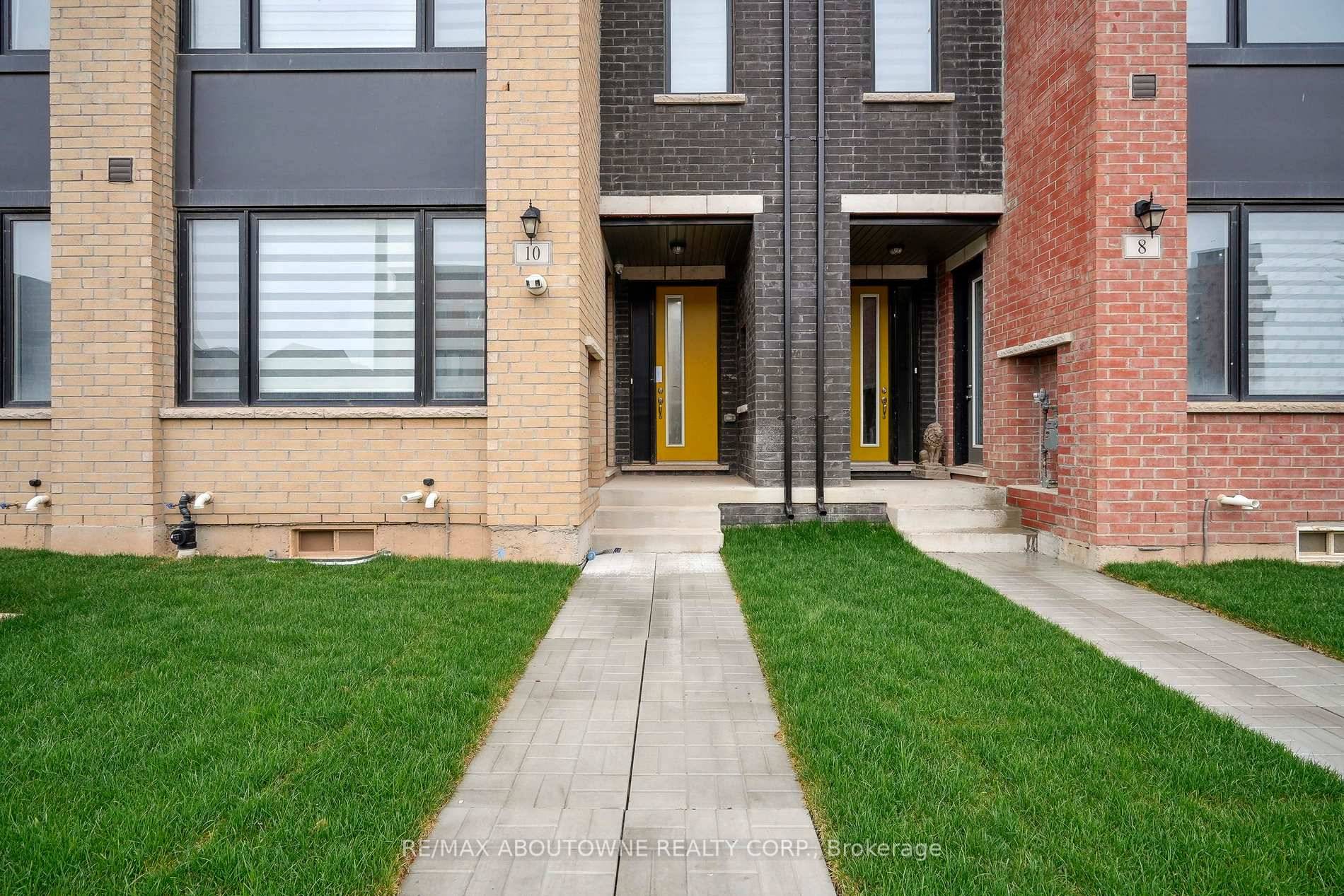 Newly built executive freehold townhouse offering 4 spacious bedrooms, 4 modern bathrooms, a bright studio, and a large office space.