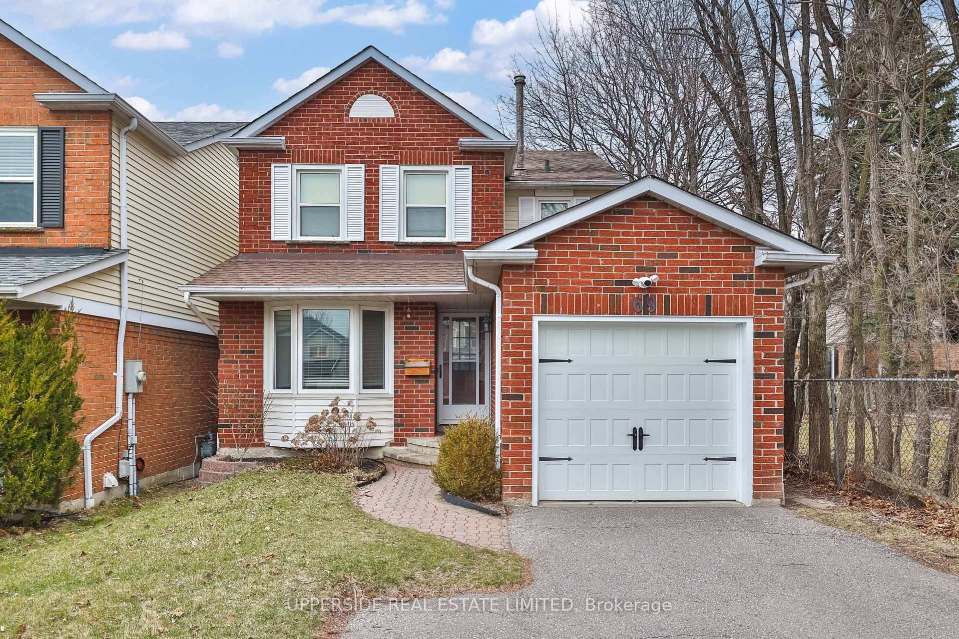 OPEN HOUSE SAT amp ; SUN 1 4 PM Welcome To 69 Janedale Cres, Whitby Nestled In The Highly Sought After, Family Friendly Community Of Blue Grass Meadows !