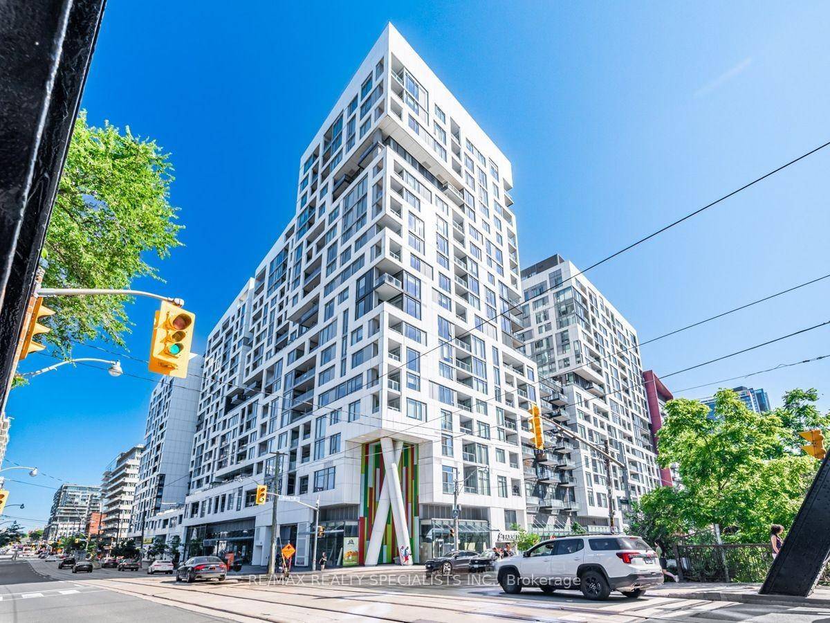 Step into this Stunning 2 Bed, 2 Bath CORNER Unit.
