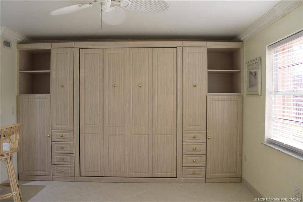 Nice 1 bedroom 1. 5 bath on FIRST FLOOR with a BOAT DOCK right out back door.