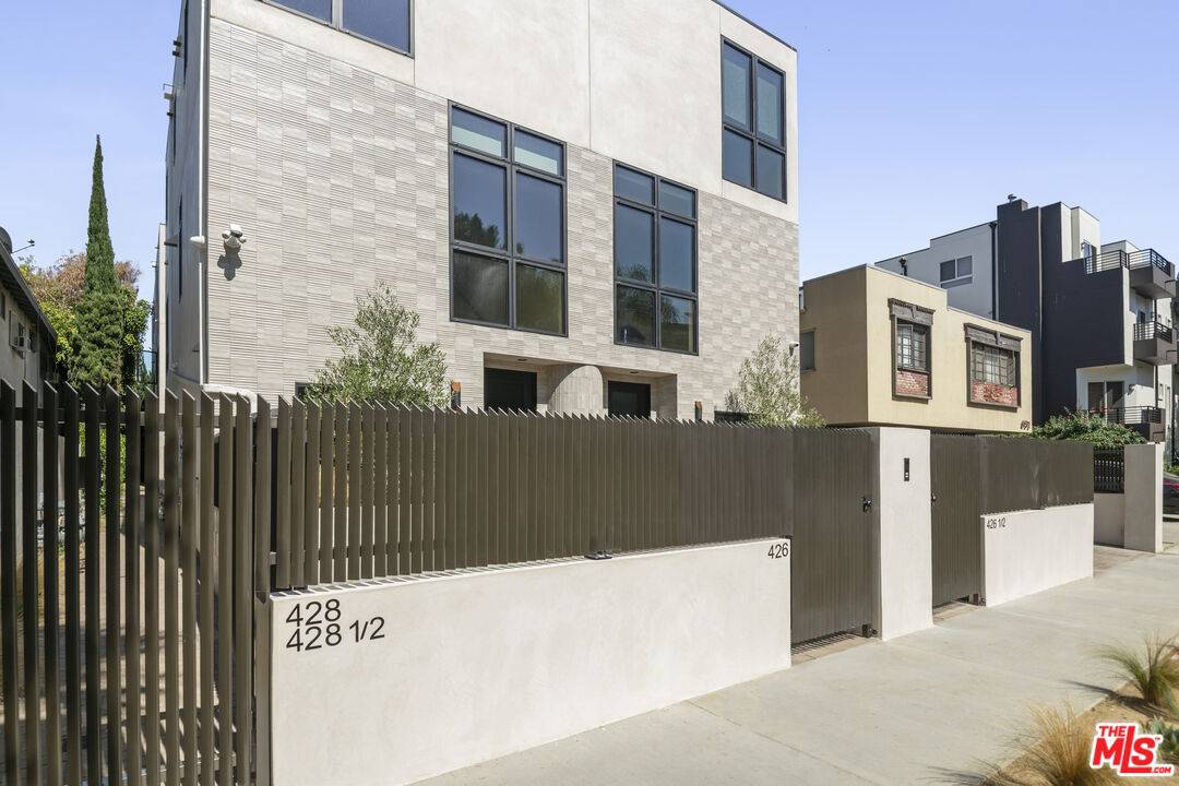 426 1/2 Arnaz Dr 3BR Beverly Grove La