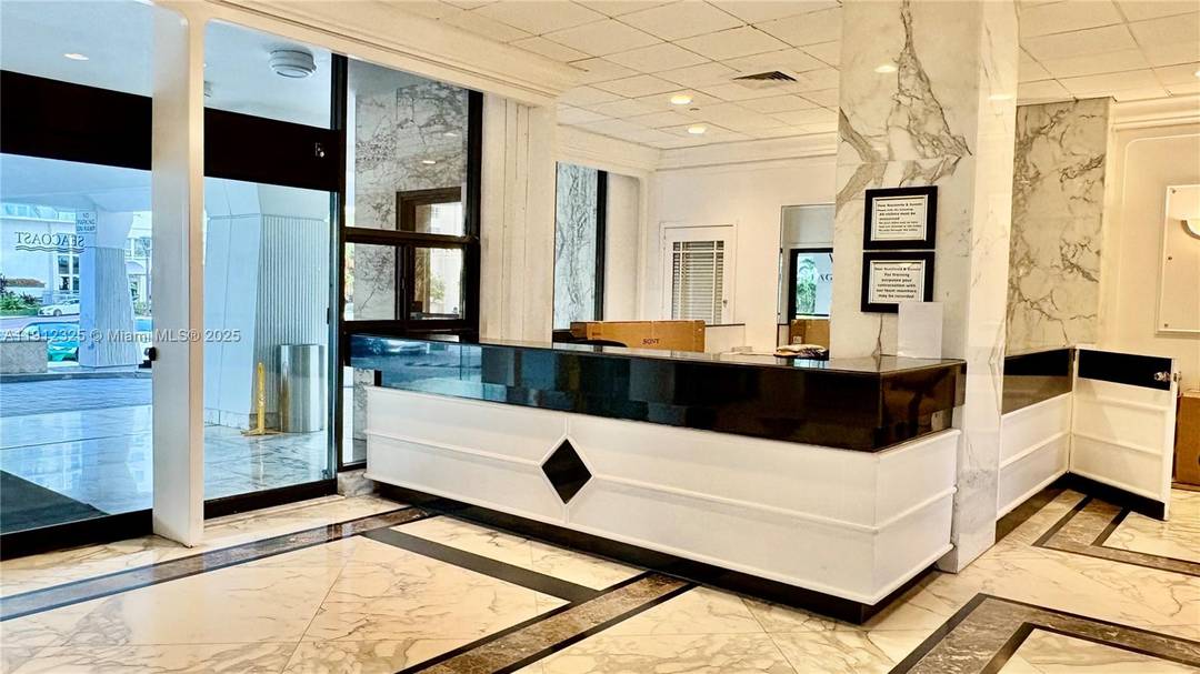 Own a slice of Heaven on Miami Beach !