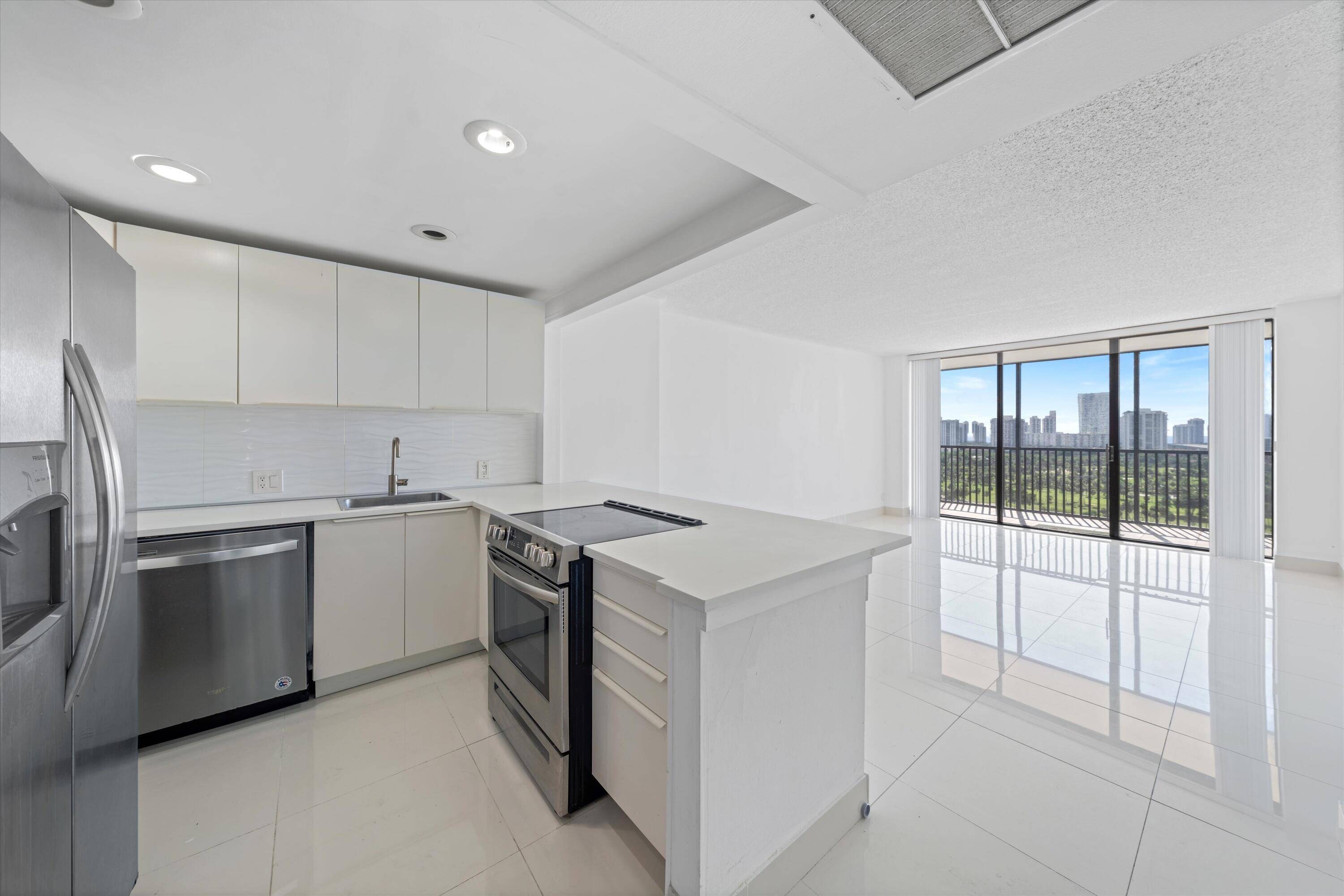 Views for days ! This 19th floor condo in beautiful Aventura, FL overlooks the golf course and views all the way to the ocean.