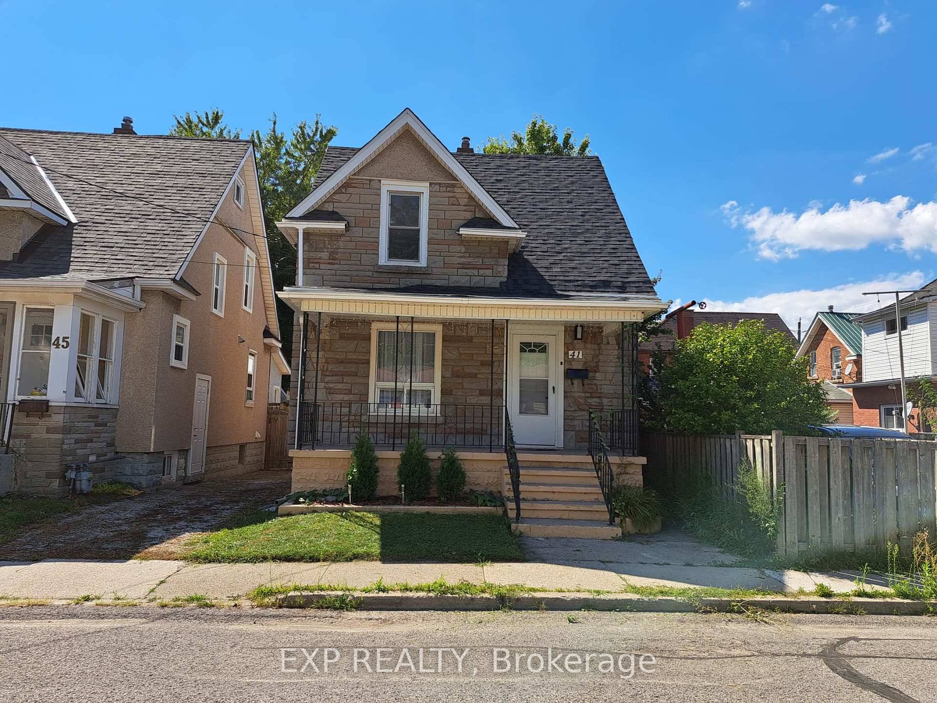 Welcome to 41 Kent St, Welland a beautifully updated home blending style and functionality.
