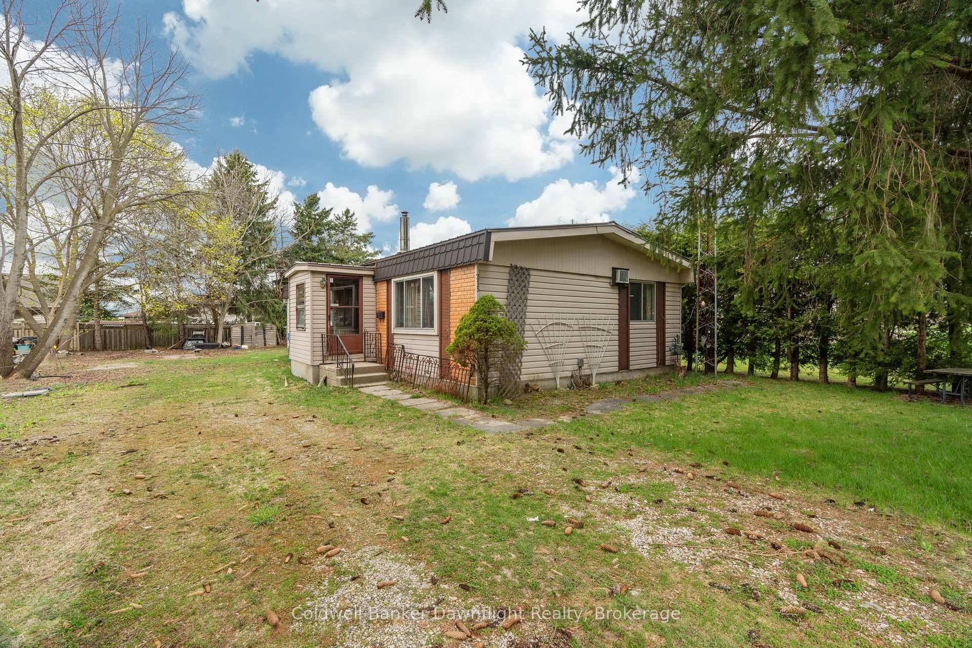 Charming Modular Home with Investment Potential in Centralia.