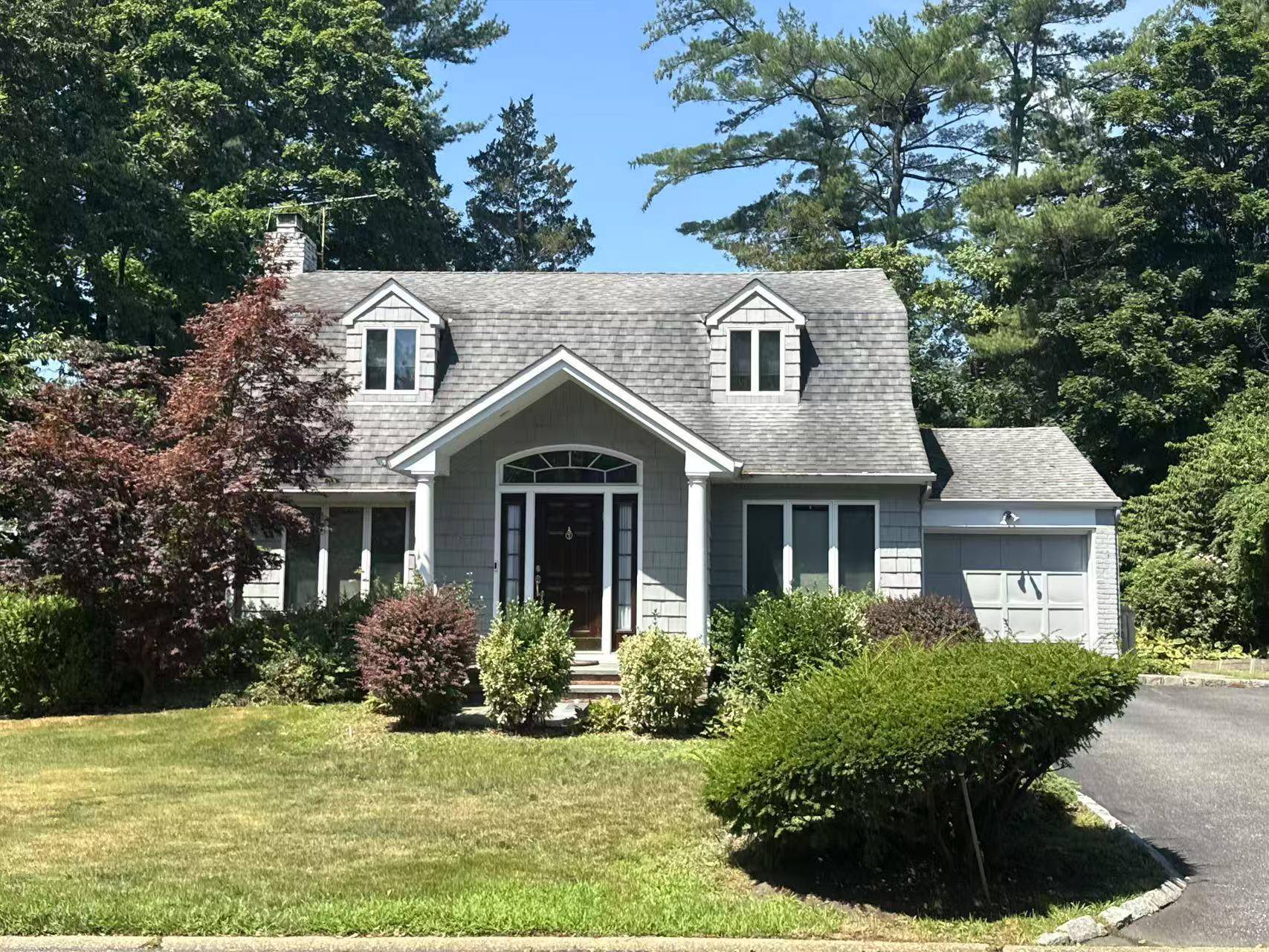 Discover a hidden gem in East Hills, a luxury community on Long Island s North Shore.