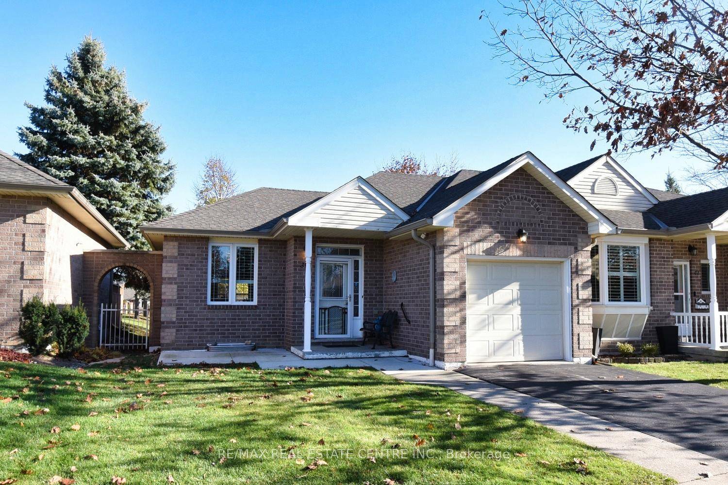 SELLER IS MOTIVATED ! Welcome to 39 Twenty Place Blvd.