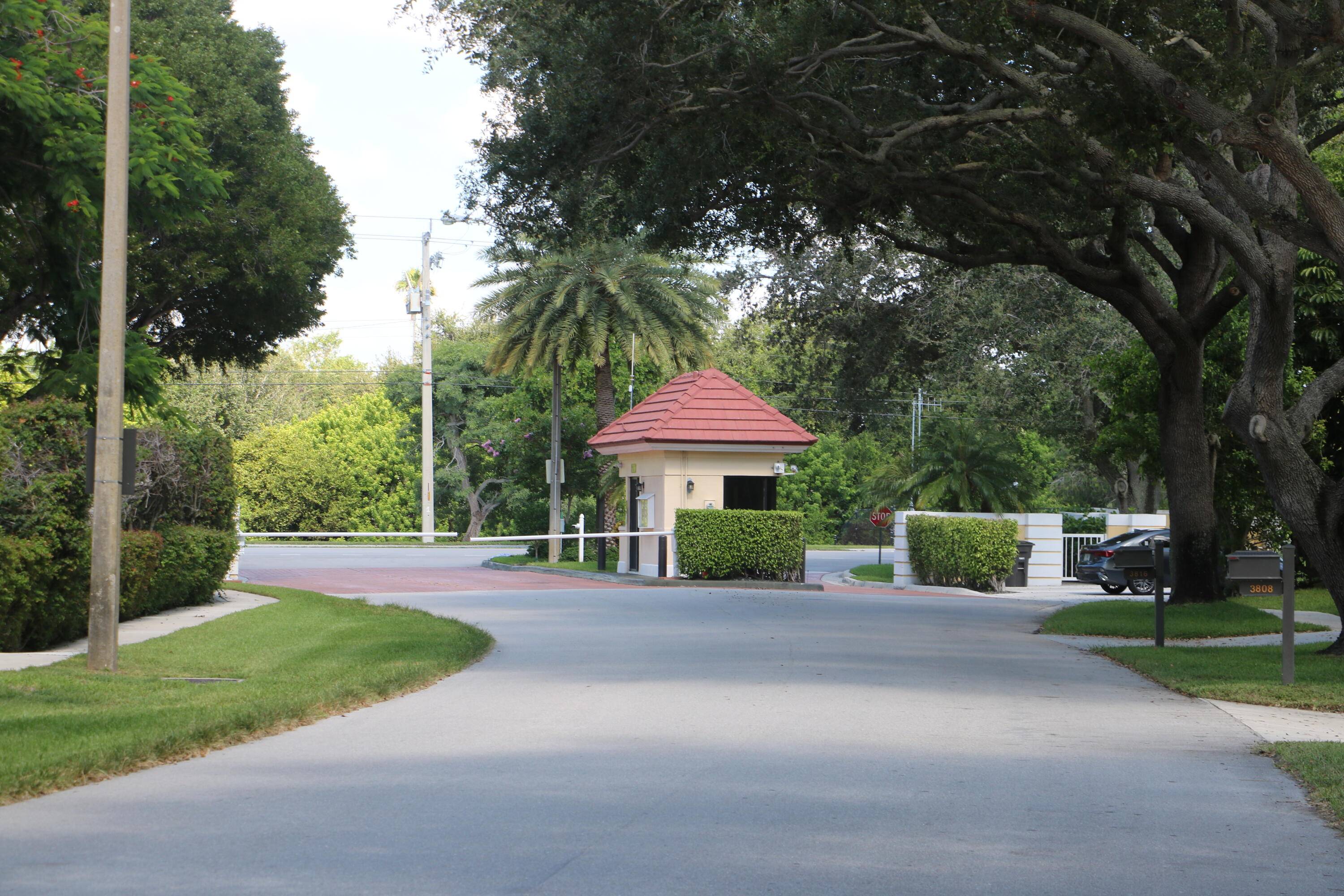 Minutes to Tanger Outlets and restaurants.