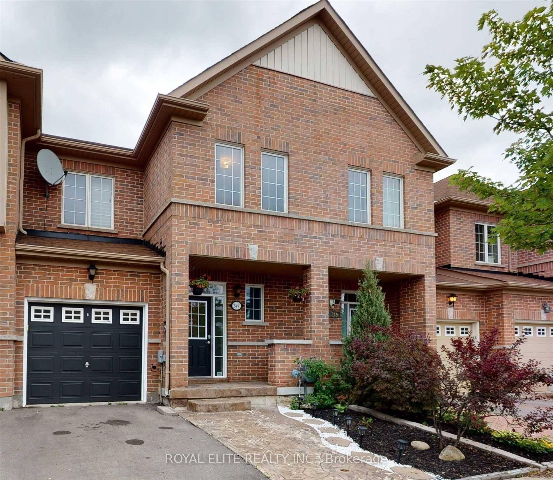 Beautiful 3 Bedroom Townhouse Backing To Green Space And Park, Bright And Spacious, Open Concept Design, 9 Feet Ceiling On Main Floor.