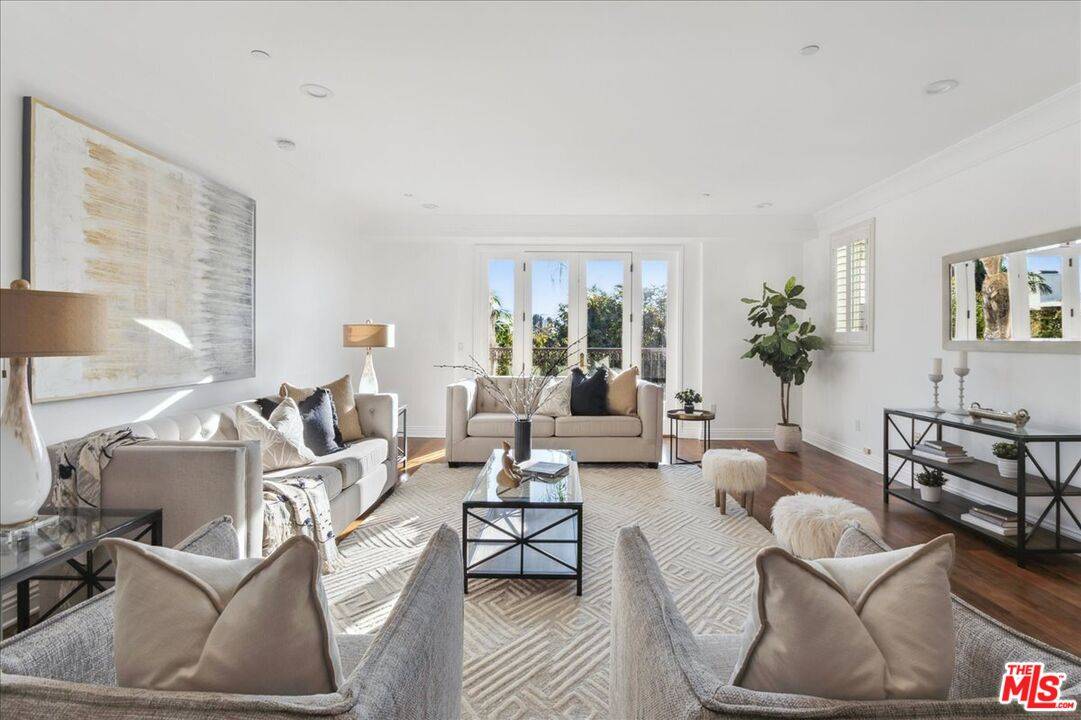 261  S Reeves Dr 2BR Beverly Hills La