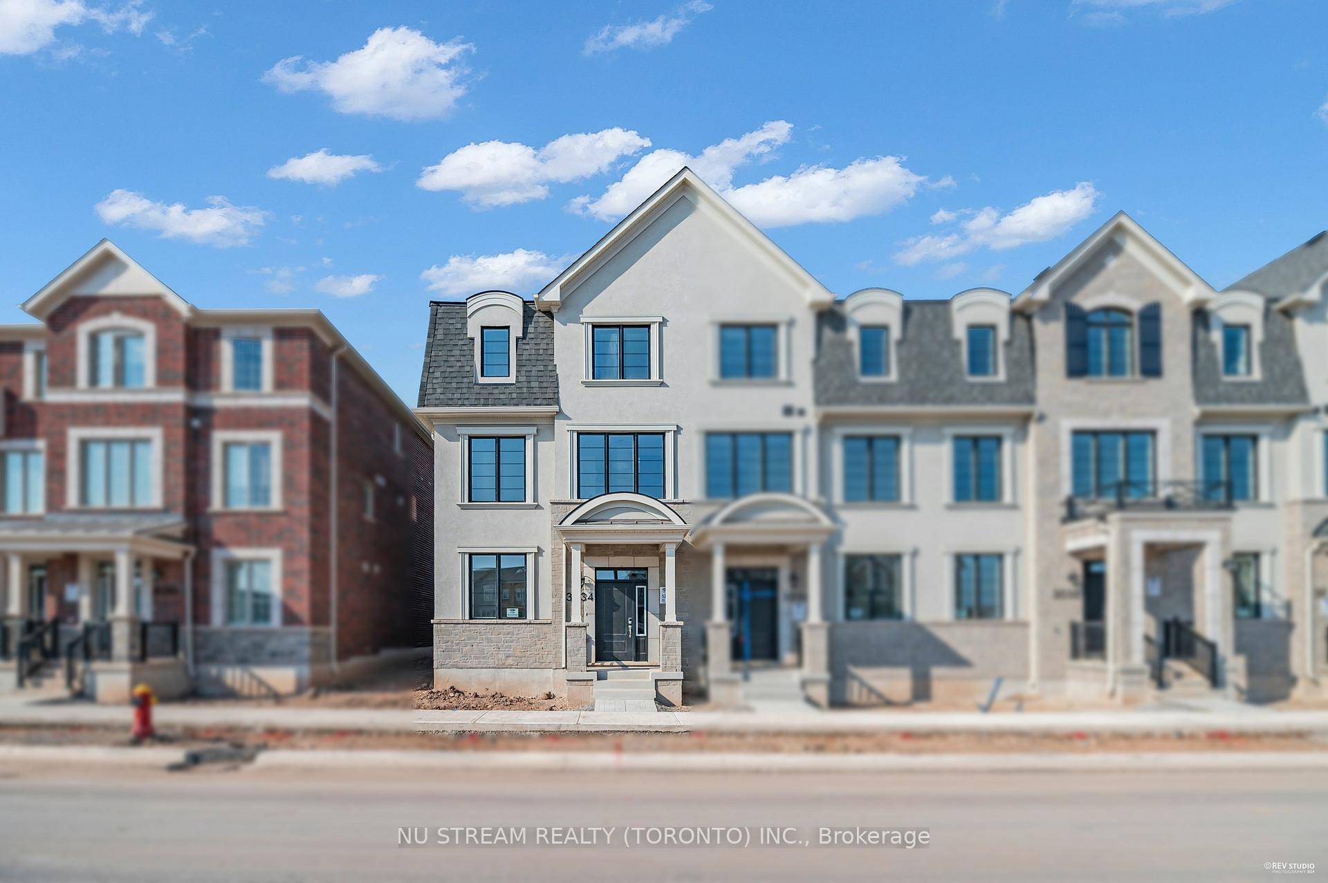 New Stunning End Unit 4 Bed, 3.