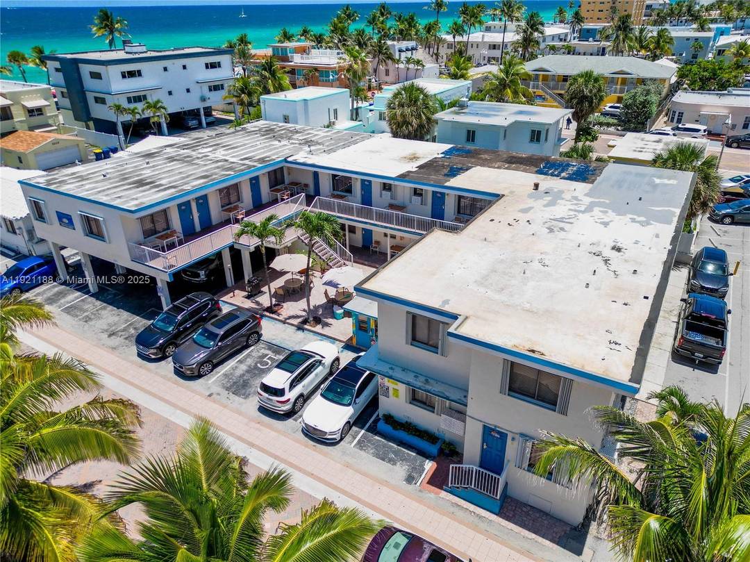 Welcome to Ocean s Sound Motel, a rare investment opportunity located in vibrant Hollywood, Florida.