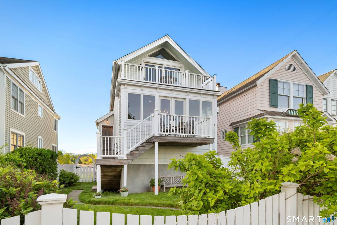 Stunning Waterfront Retreat with Four Decks, Private Yard Breathtaking Views !