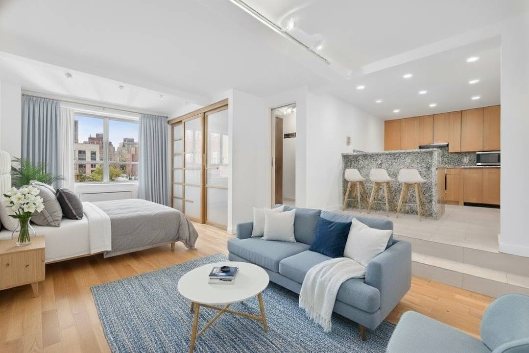 Welcome to this expansive alcove studio at The Kensington House and you immediately notice the sense of scale.