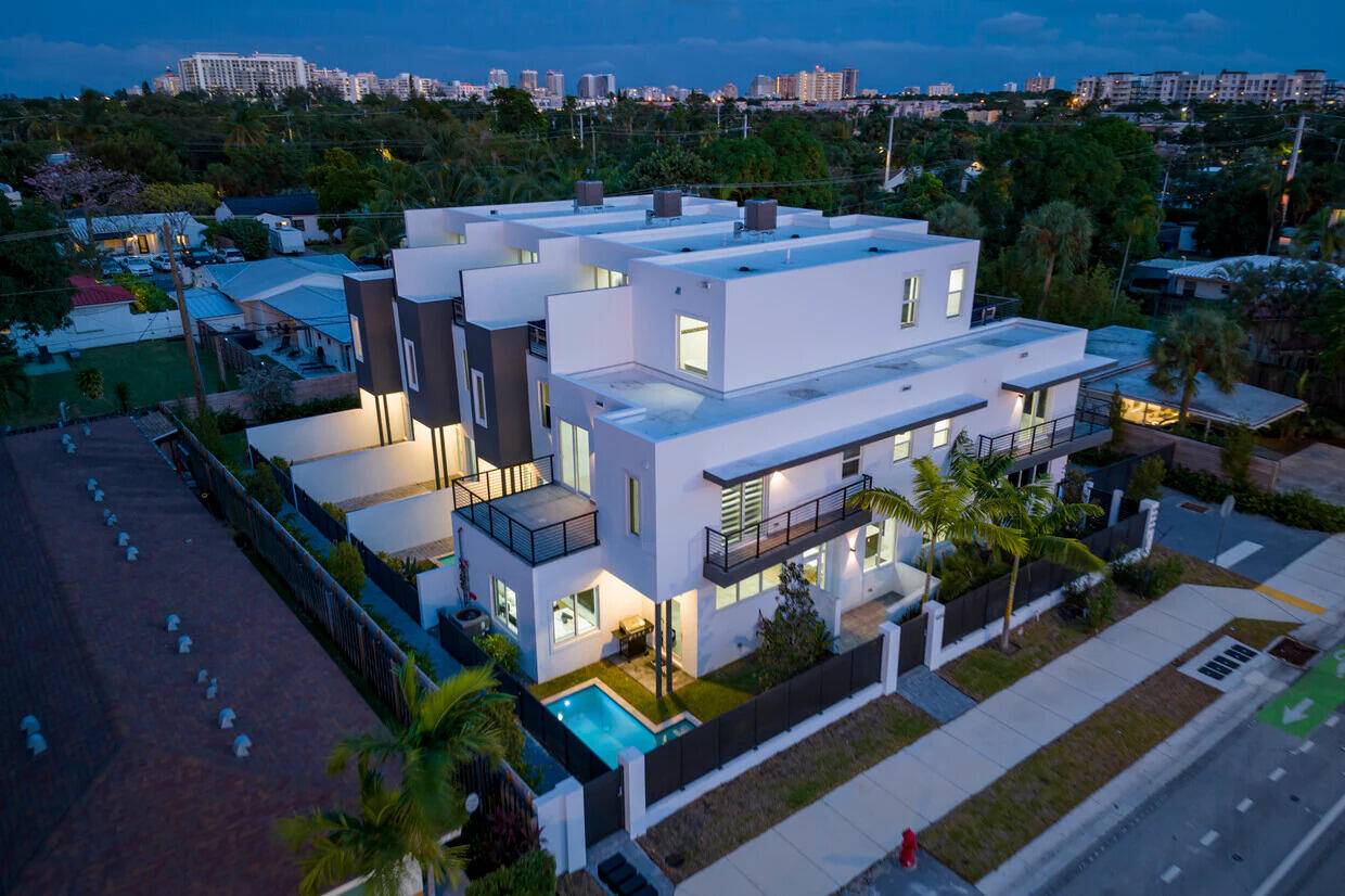 AVAILABLE NOW FOR RENT ! The Enclave at Lake Ridge, is newly constructed luxury townhome community with four total units and is the perfect rental opportunity !