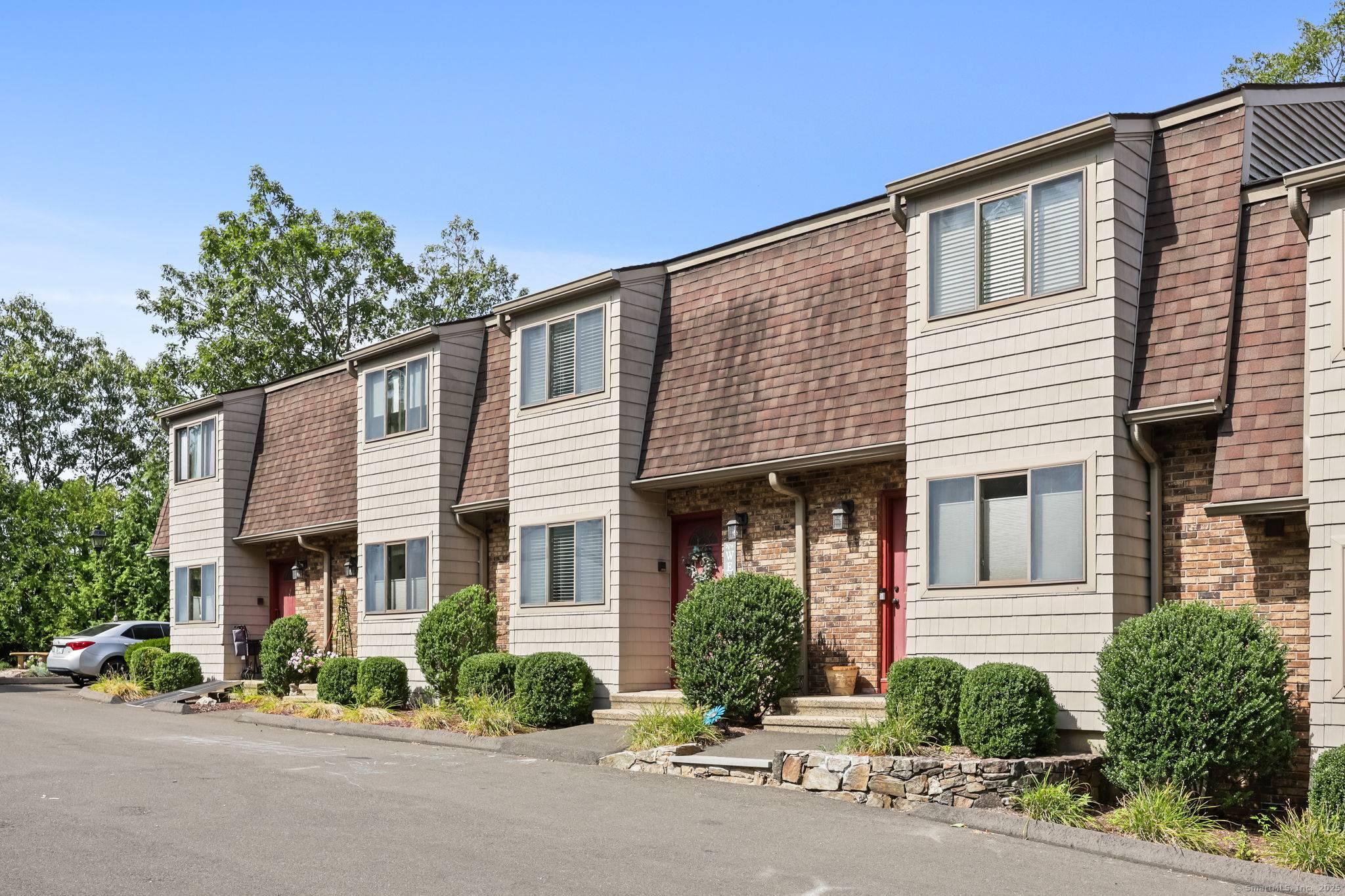 Welcome to Your Dream Townhome !