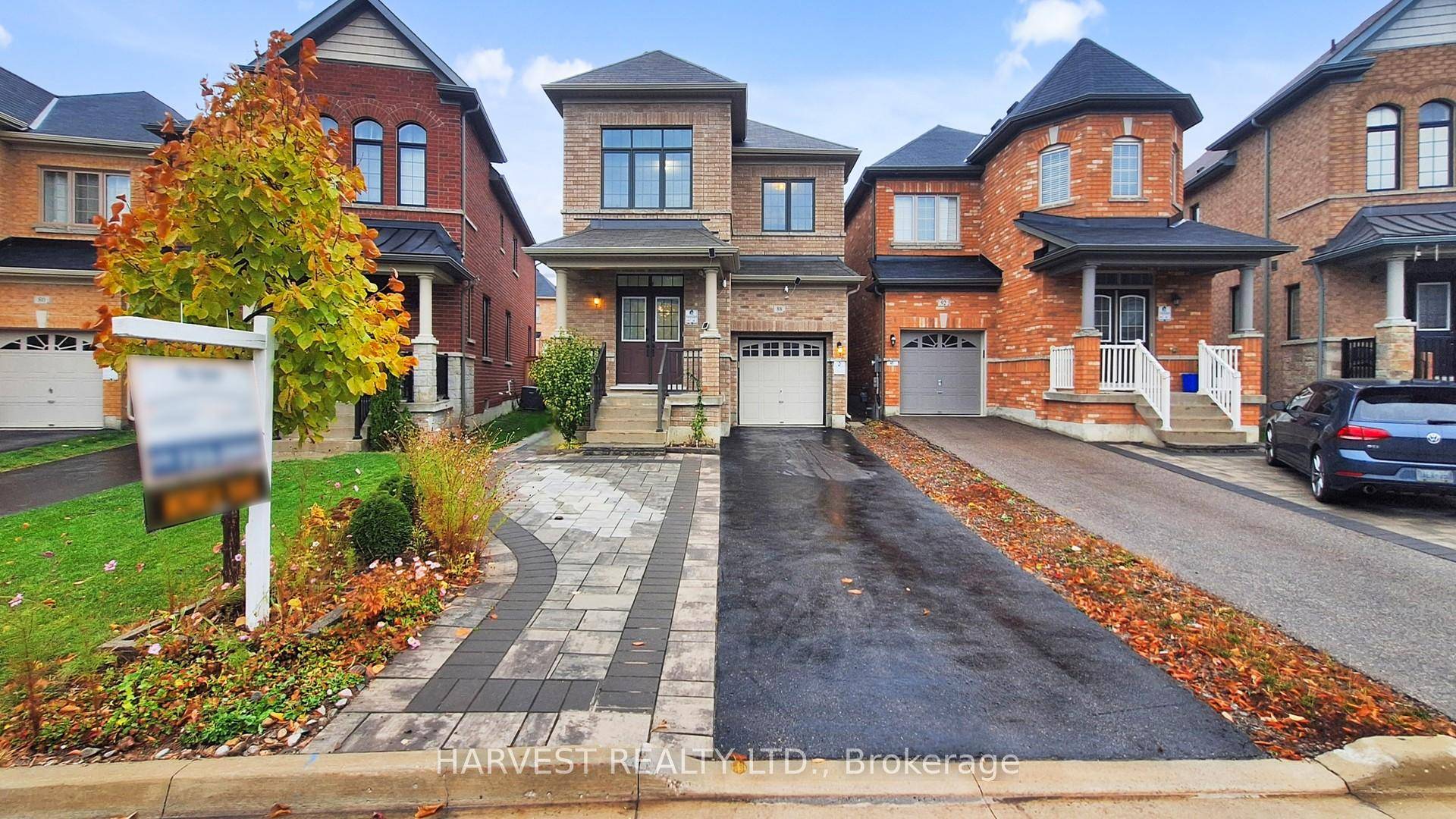 Beautiful Detached 4 Bed Home In Family Friendly Neighborhood.