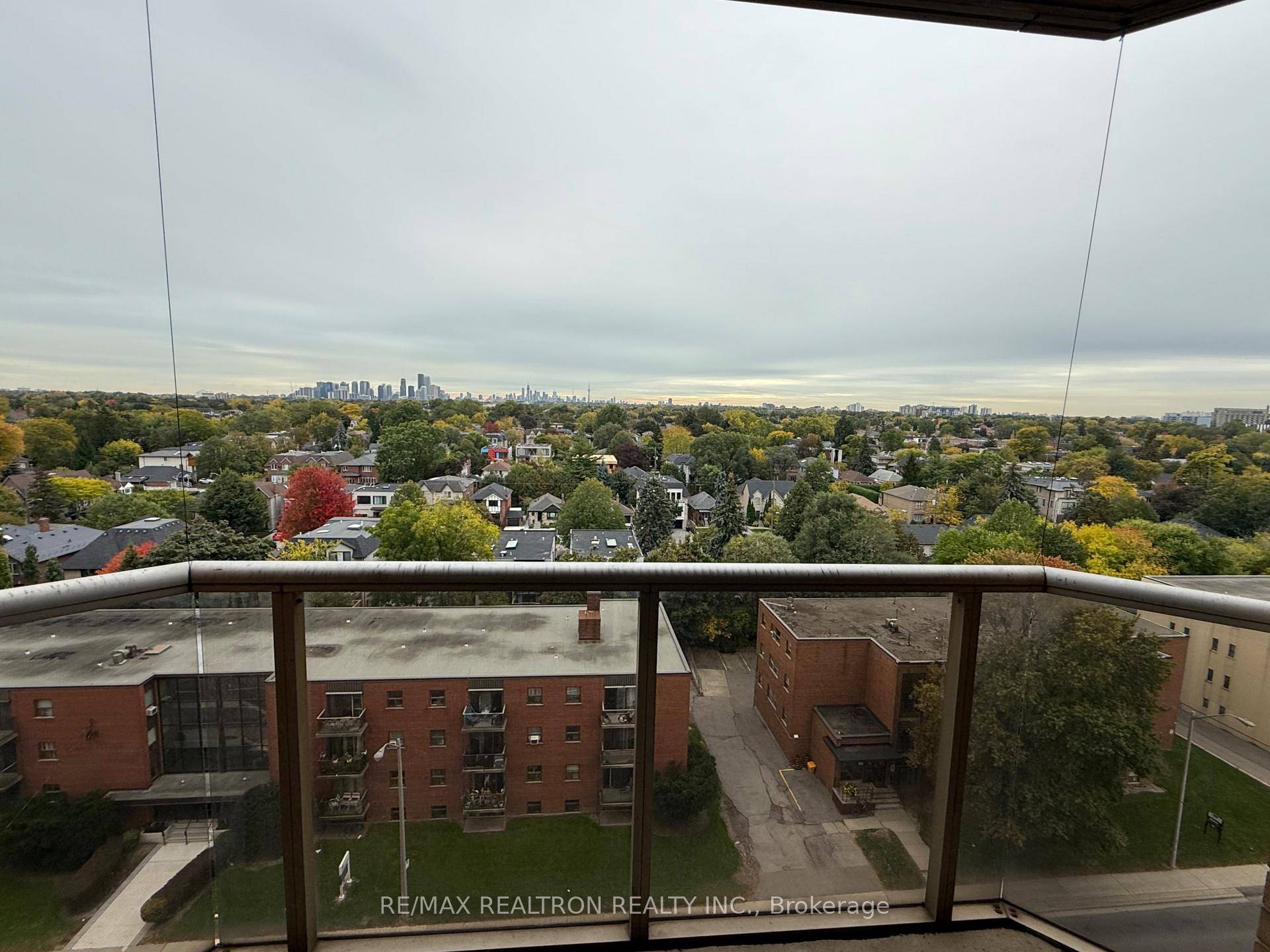 Spacious amp ; Bright 2 Bed 2 Bath Unit, W Huge Master Bedroom.