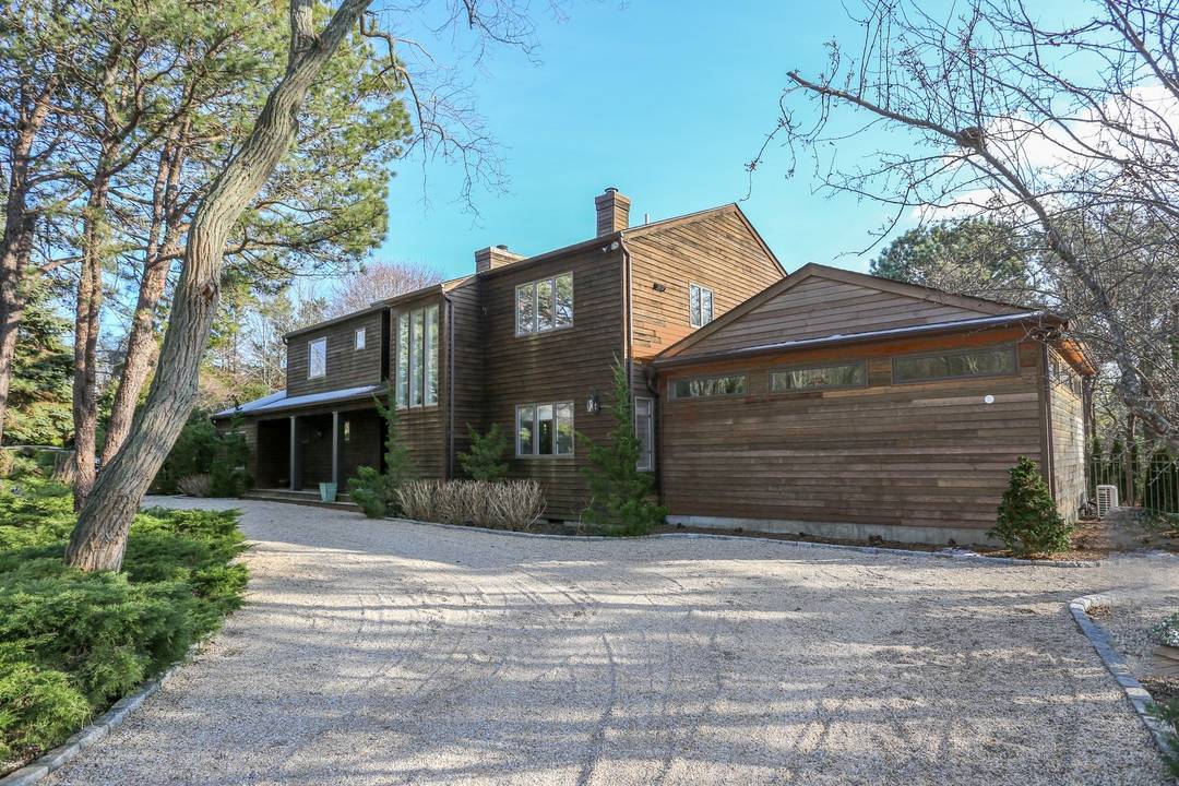 Stylish Contemporary With Pool & Distant Ocean Views