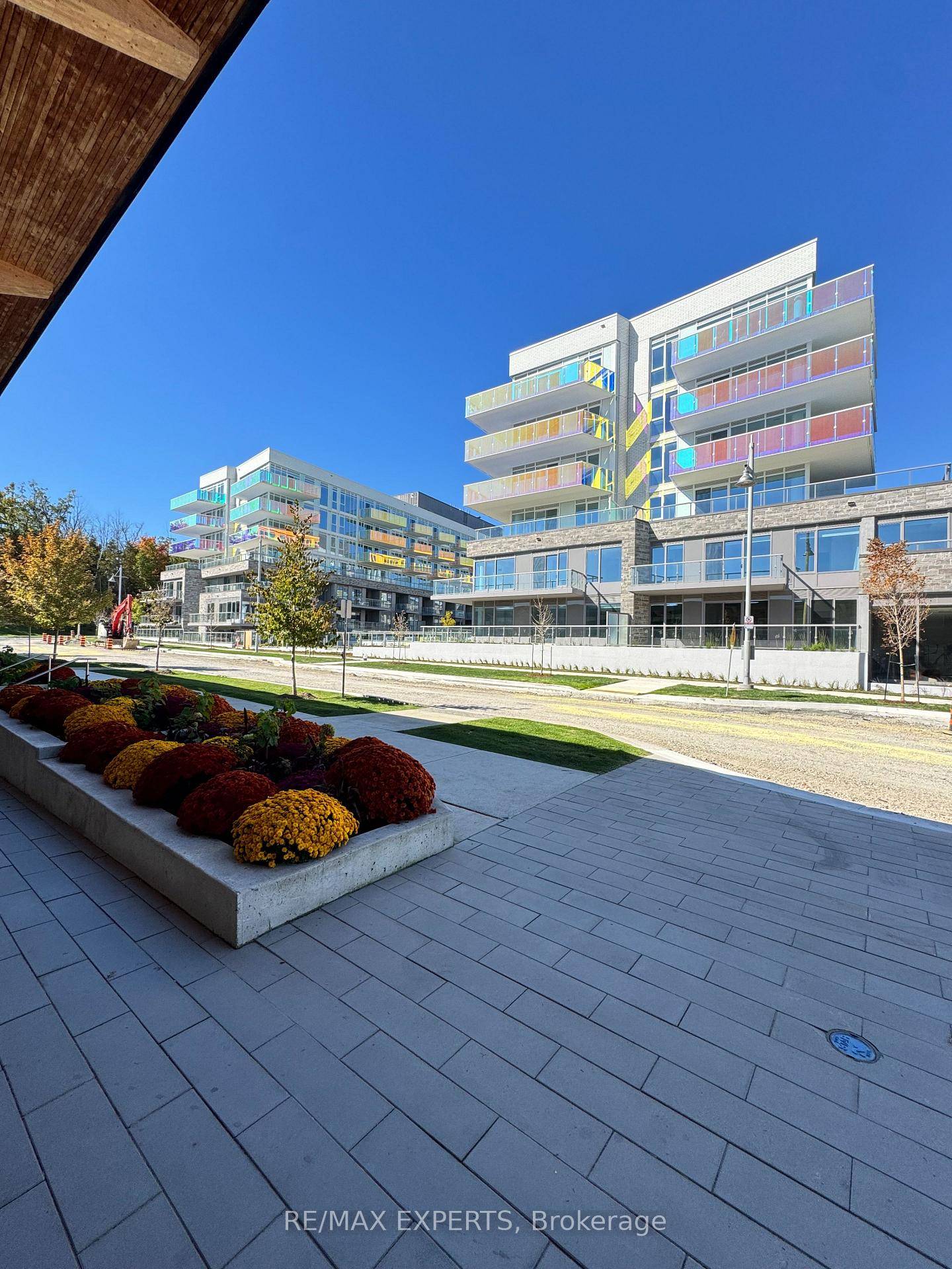 Experience luxury living at its finest in this brand new one bedroom, one bathroom condo located in Sunseeker building, Friday Harbour Resort.