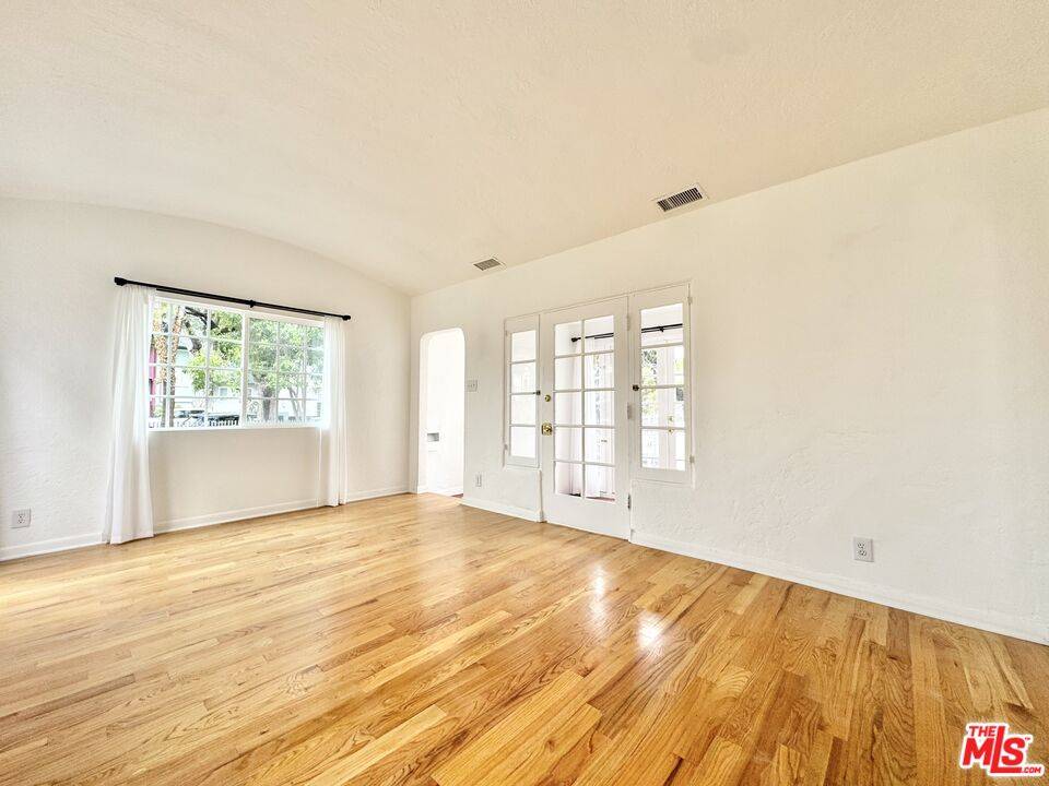 1452 S Wooster 3BR Beverlywood La
