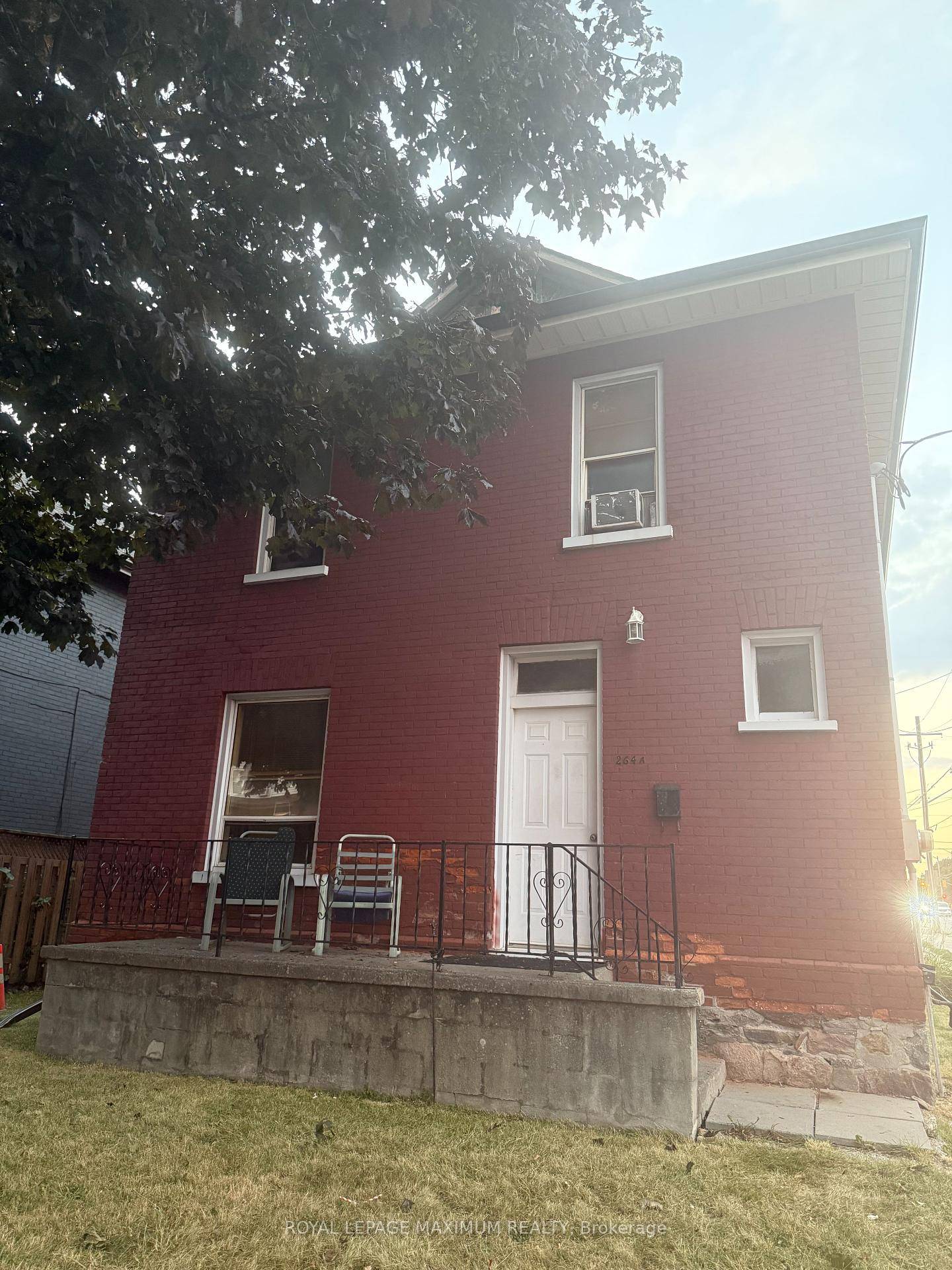 Legal Duplex in Prime Oshawa Location, High Demand Investment Opportunity.