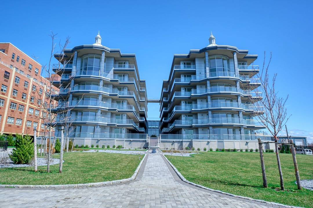 Beautiful water front condo, two bedrooms with two bathrooms, Apt 1186Sqft plus 185sqft balcony Allura Waterfront Condos Are The Definition Of Modern Living In New York City.