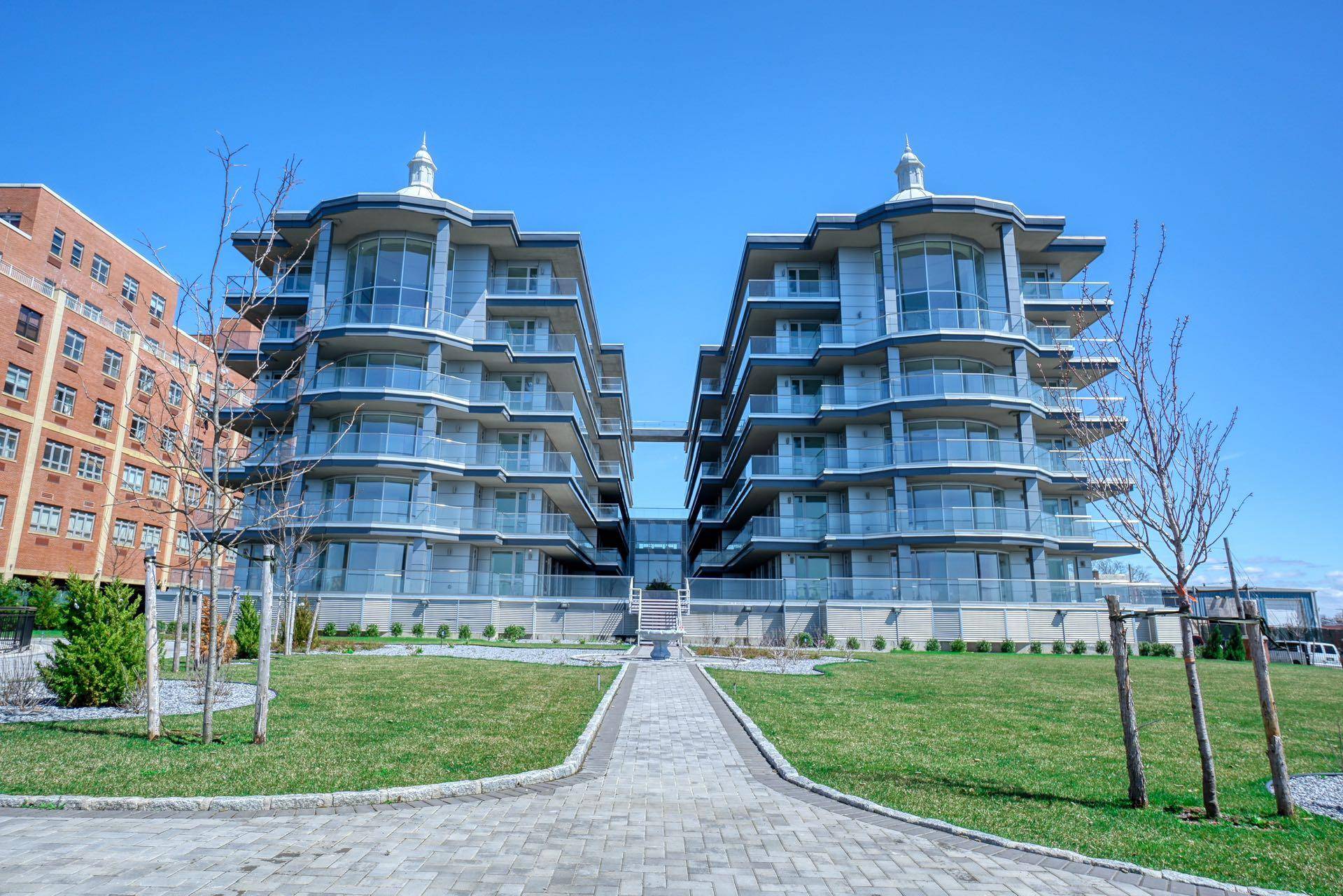 Beautiful water front condo, two bedrooms with two bathrooms, Apt 1186Sqft plus 185sqft balcony