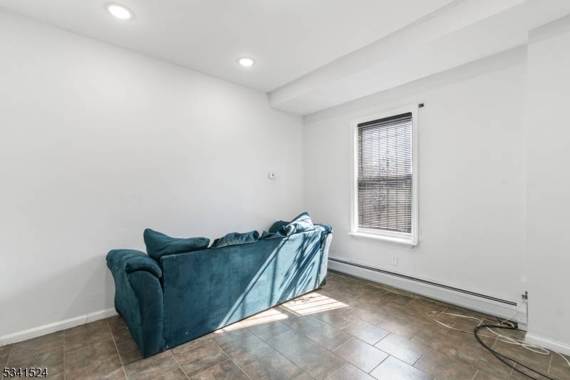 Recently updated 3 bedrooms 2 full bath single family home, featuring a nice backyard and close to all public transportation.