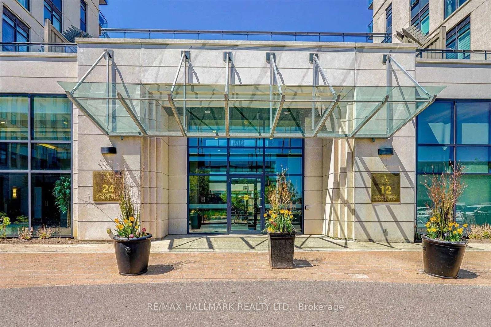 Spacious 1 Bedroom Condo with Balcony in Prime Location !