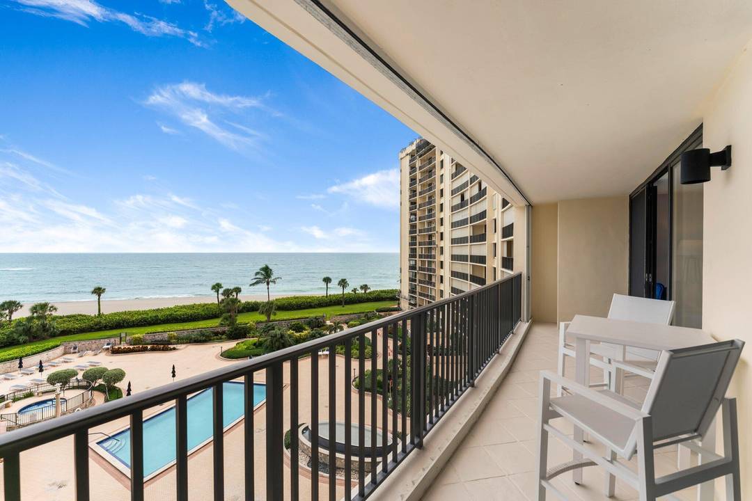 Bring your Suitcase Relax in this charming oceanfront 2 2 condo in gated Ocean Trail of Jupiter with breathtaking sunrises over turquoise water from your living room patio Master Suite.